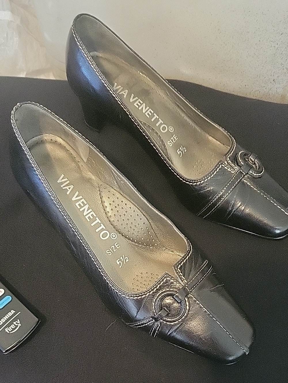 Via Veneto Black Leather Mid Heel Pumps